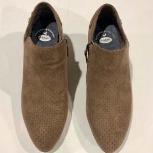 Dr Scholls Sustainable Comfort 9M Zip Ankle Bootie Tan Leather Cuban Heels